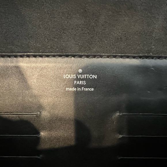 LOUIS VUITTON BLACK PATENT CONVERTIBLE BAG CLUTCH - Picture 10 of 13